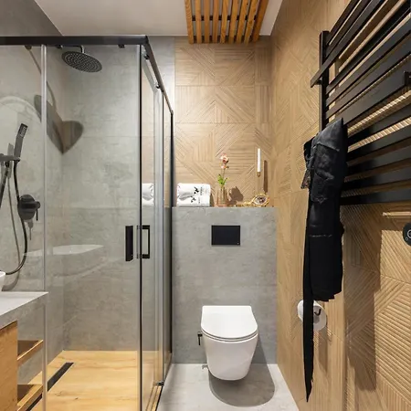 Wrota Chalubinskiego 4*