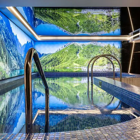 Aparthotel Wrota Chalubinskiego *