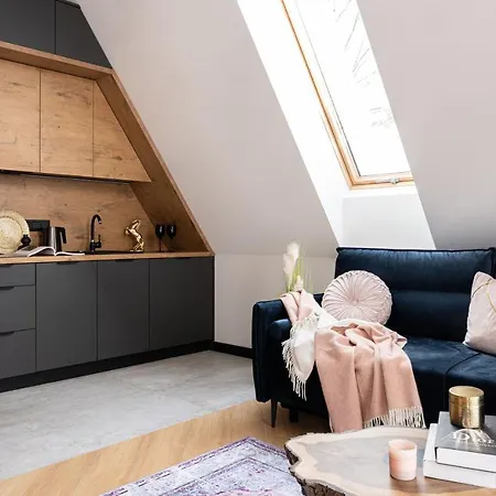 Wrota Chalubinskiego 4*