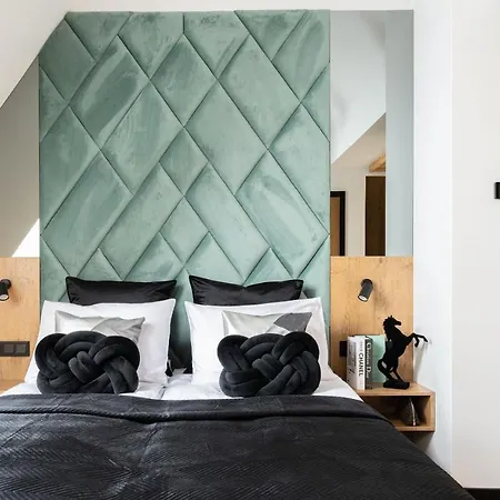 מלון דירות Wrota Chalubinskiego 4*