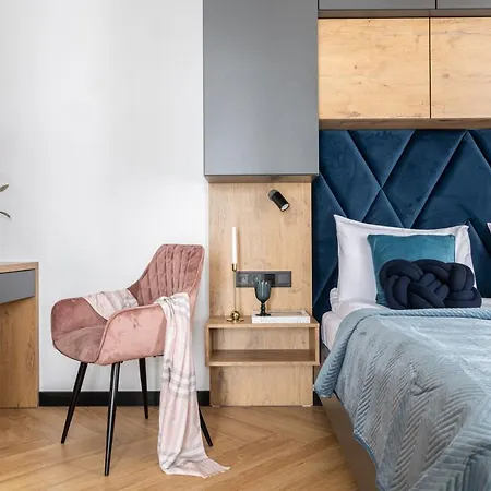 Wrota Chalubinskiego 아파트호텔 4*