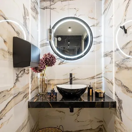 Wrota Chalubinskiego 아파트호텔