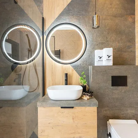 Wrota Chalubinskiego מלון דירות 4*