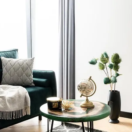 Wrota Chalubinskiego 아파트호텔 4*