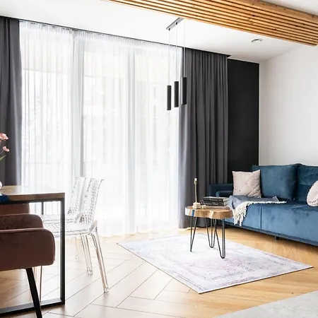 Wrota Chalubinskiego מלון דירות 4*