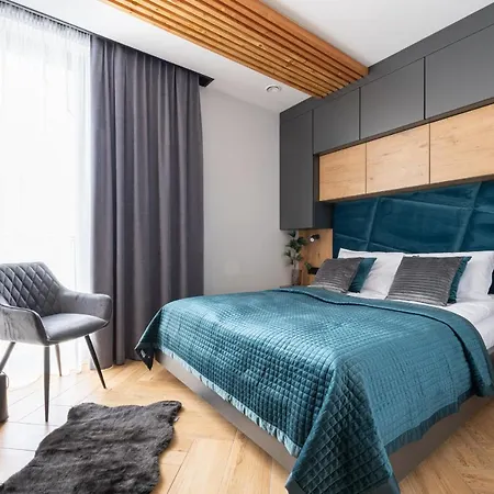 Wrota Chalubinskiego Aparthotel *