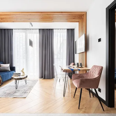 Wrota Chalubinskiego מלון דירות