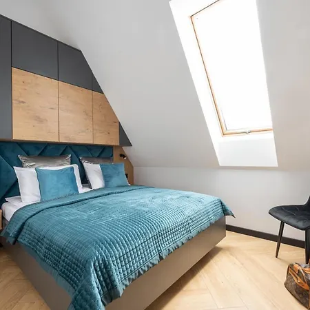 Hotel apartamentowy Wrota Chałubińskiego *