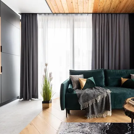 Apartahotel Wrota Chalubinskiego 4*