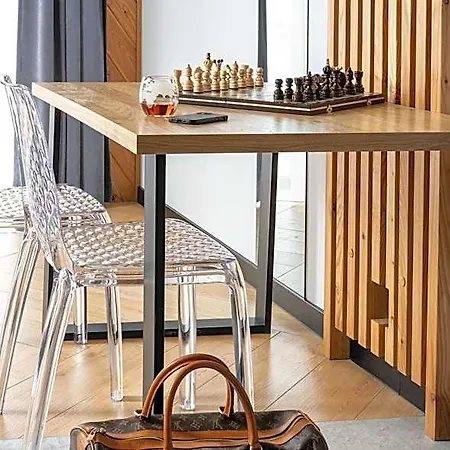 Apart-hotel Wrota Chalubinskiego 4*